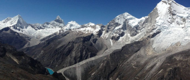 Desde la pared: De izquierda a derecha; Chakraraju, Pisco, cumbres del Huandoy